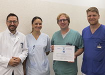 Übergabe der Urkunde Übergabe der Urkunde