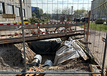 Baustelle vor dem Gebäude 12