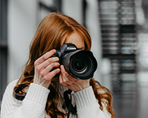 Fotografin mit Fotoapparat