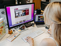 Computer mit der Webseite
