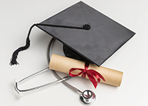 Doktorhut mit Stethoskop