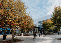 Mensavorplatz im Herbst Mensavorplatz im Herbst