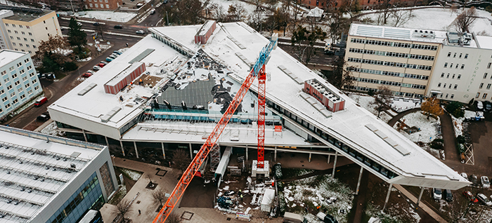 Baumaßnahmen auf dem Dach der UB