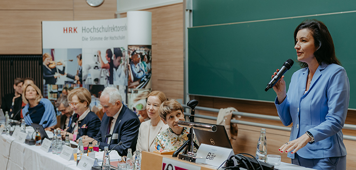 Bundesforschungsministerin Dorothee Bär besucht die HRK