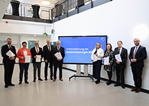 Minister Willingmann mit Vertretern der Medizin und Uni