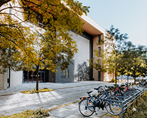 Umweltfreundliche Mobilität auf einem grünen Campus