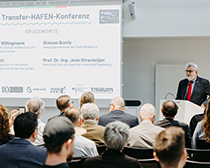 Wissenschftsminister Willingmann hält Grußwort auf der Transfer-HAFEN-Konferenz